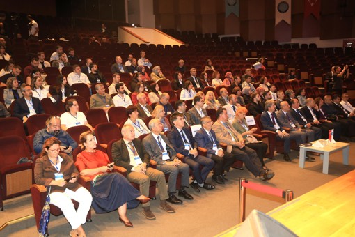 BUÜ’de Ar-Ge ve İnovasyon Zirvesi gerçekleşti
