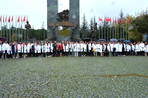 Hekim adayları beyaz önlüklerini giydi