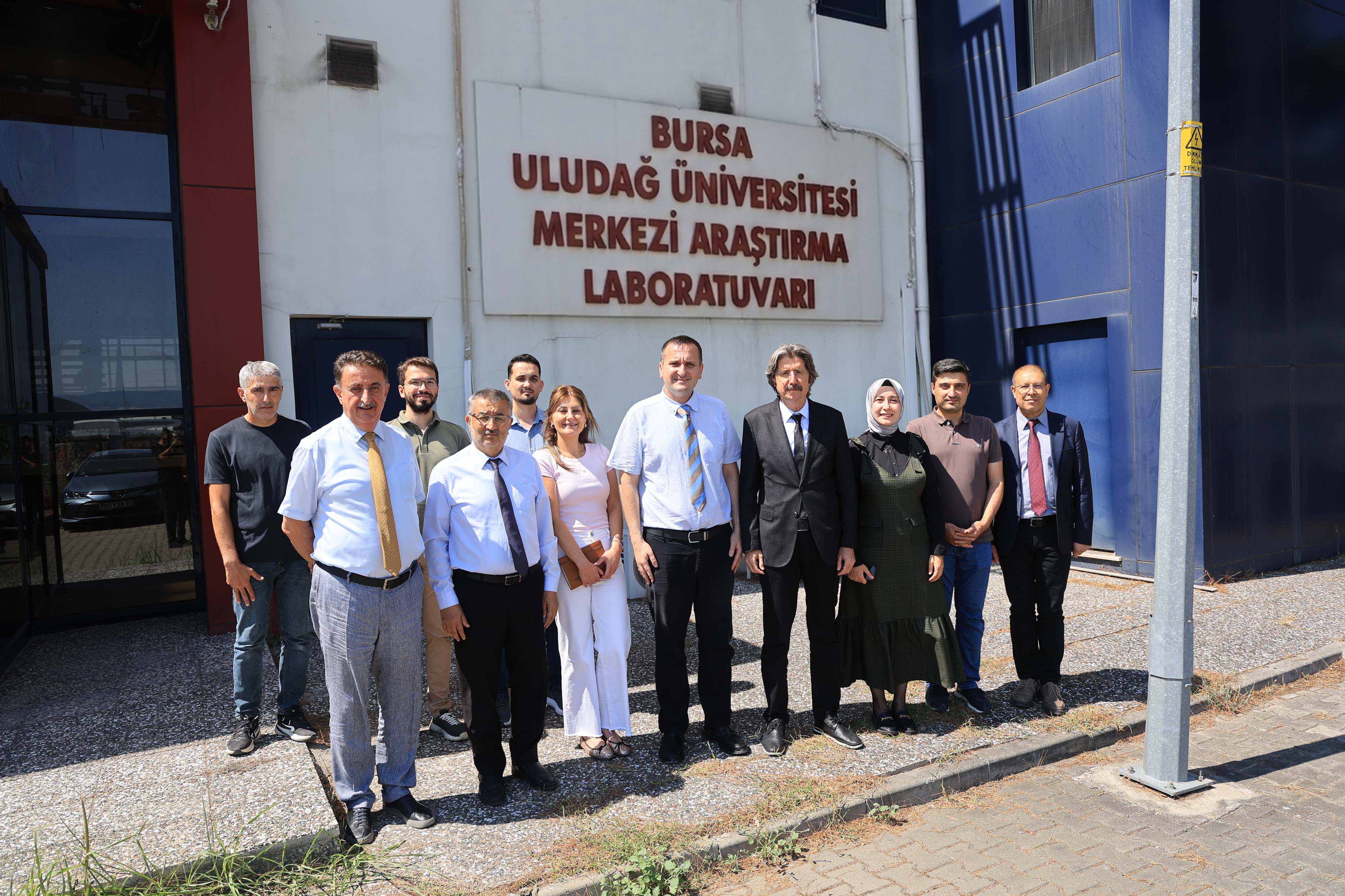 BUÜ Yönetiminden Merkez Laboratuvar’a Ziyaret: Güncel Hizmetler ve Gelecek Yatırımları Ele Alındı