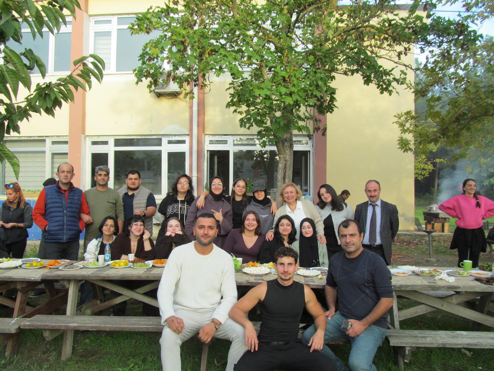 MENNAN PASİNLİ ATÇILIK MYO’DA AİLE OLMANIN GÜCÜ: İKİNCİ SINIFLARDAN BİRİNCİ SINIFLARA GÖNÜLDEN “HOŞ GELDİNİZ” BULUŞMASI