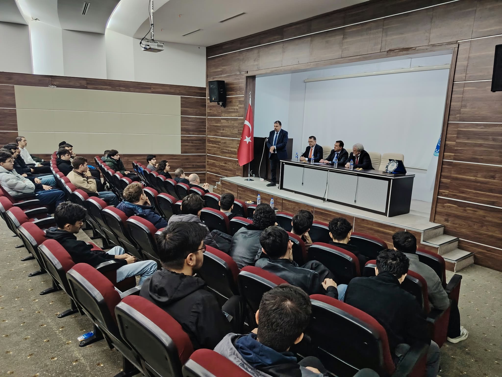 TMMOB Makine Mühendisleri Odası Bursa Şube Yönetim Kurulunun Katkılarıyla "Mühendislik Mesleği ve Temel Kavramlar" Semineri Gerçekleştirildi