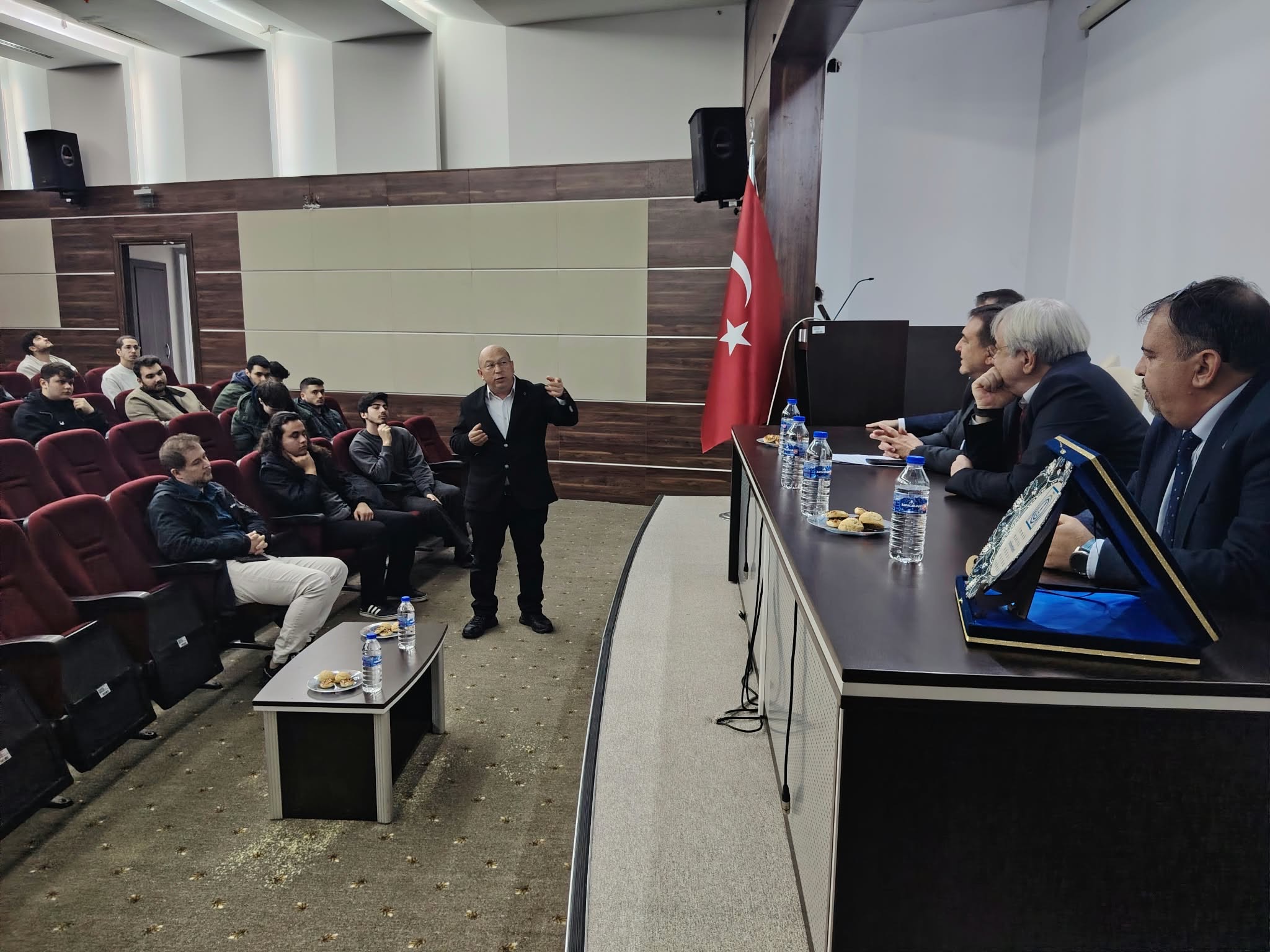 TMMOB Makine Mühendisleri Odası Bursa Şube Yönetim Kurulunun Katkılarıyla "Mühendislik Mesleği ve Temel Kavramlar" Semineri Gerçekleştirildi