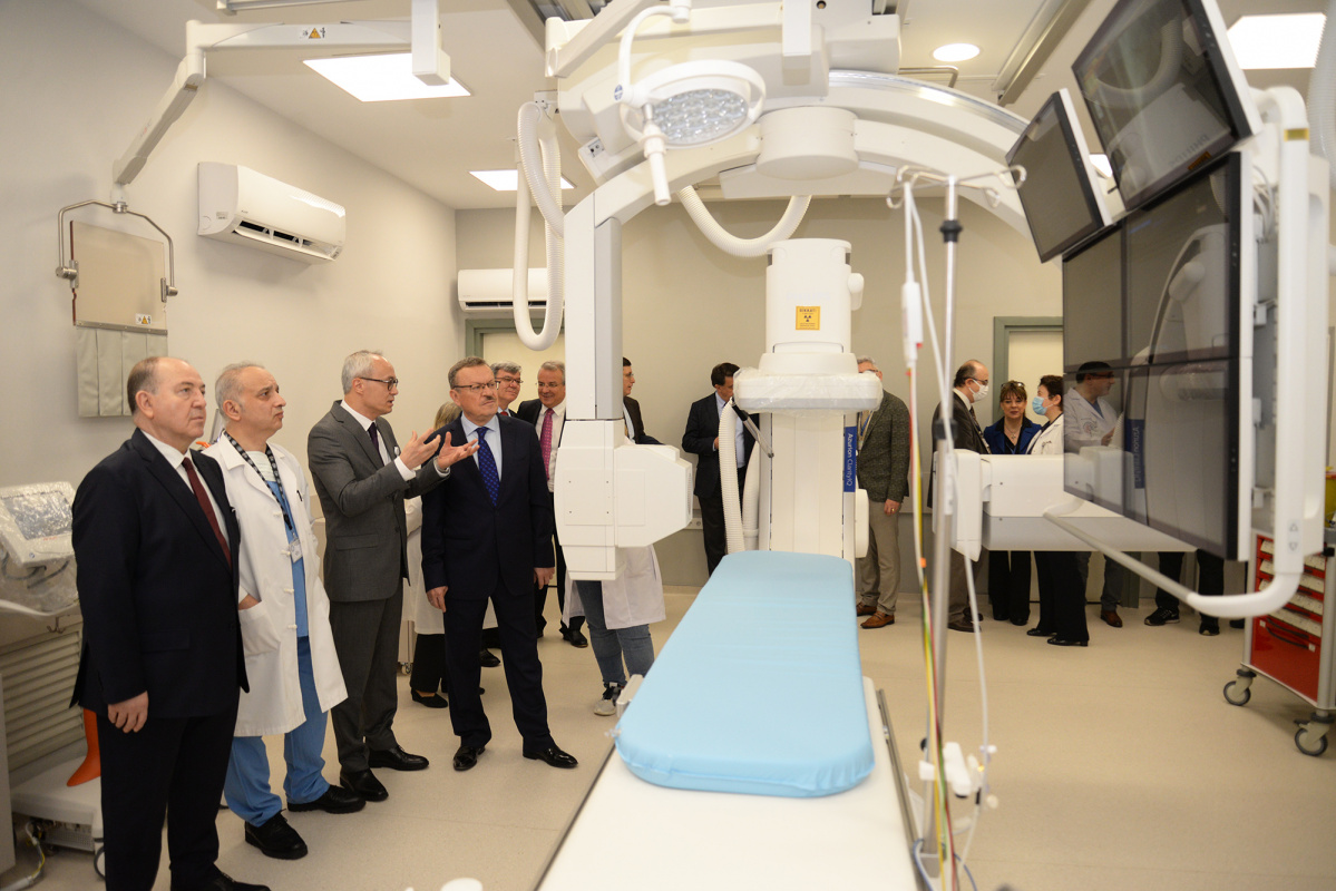 BUÜ Hastanesi’nde yeni biplan koroner anjiyografi cihazı hizmete başladı