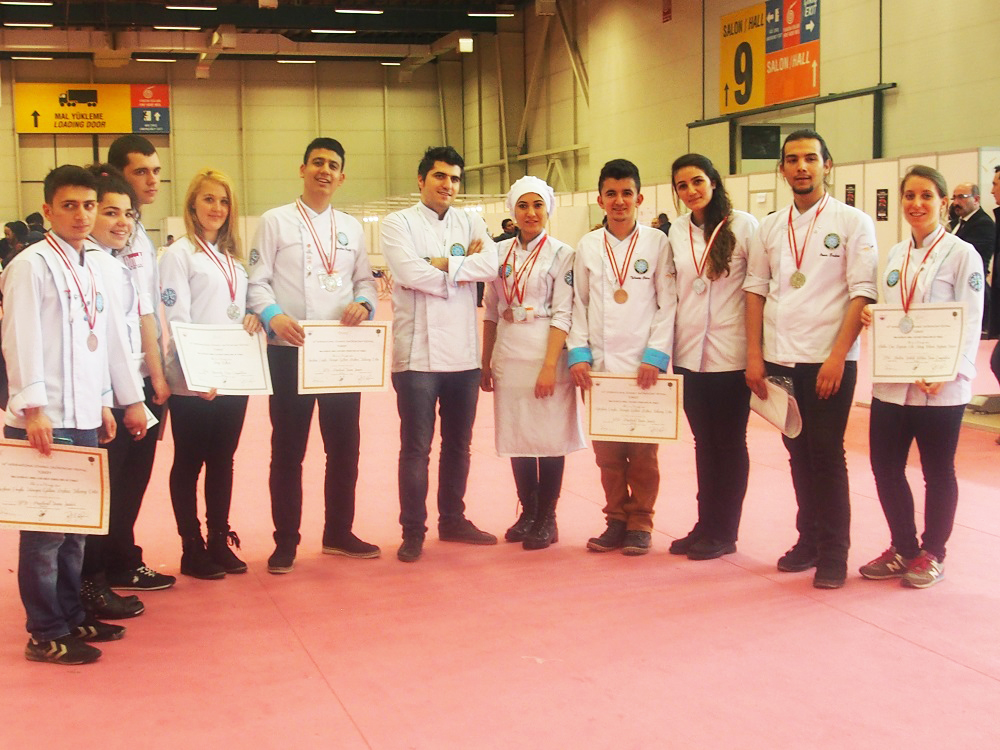 Aşçılık öğrencileri, uluslararası yarışmadan ödüllerle döndü