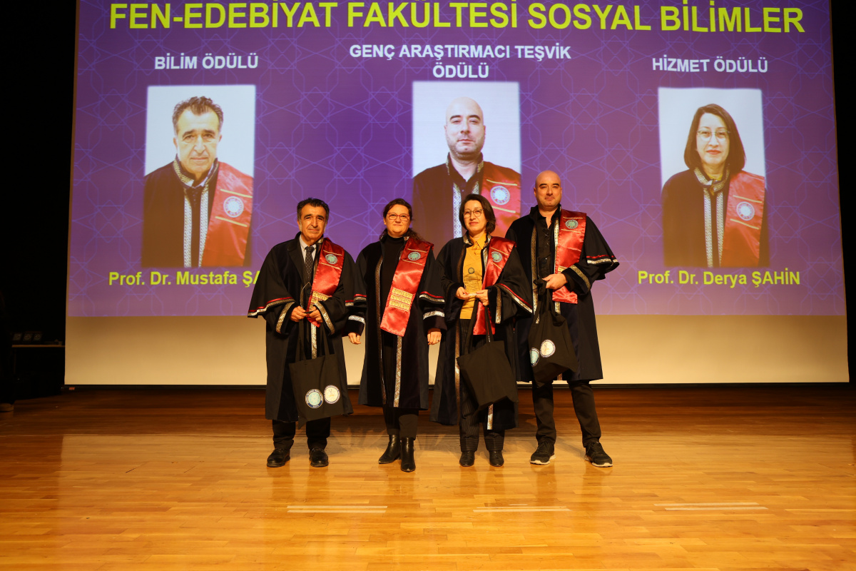 2022 ve 2023 Yılları Akademik Performans Ödülleri Sahiplerini Buldu