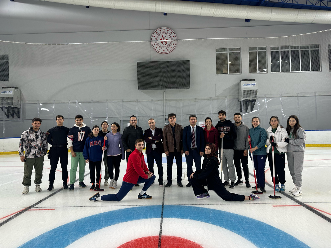 Floor Curling dersi kapsamında Kestel Olimpik Buz Pateni & Buz Hokeyi Salonu’na etkinlik düzenlendi.