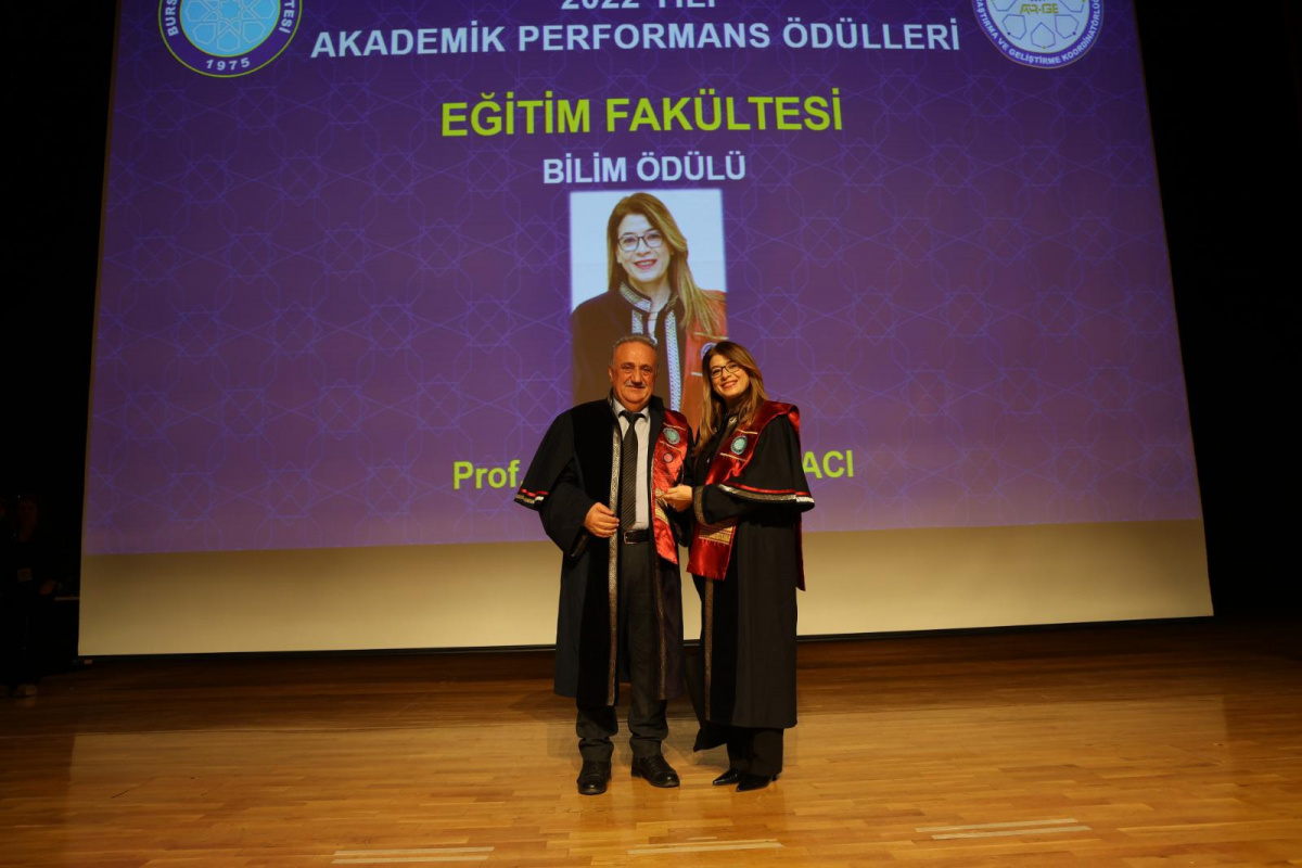 2022 ve 2023 Yılları Akademik Performans Ödüllerine BÖTE Damgası