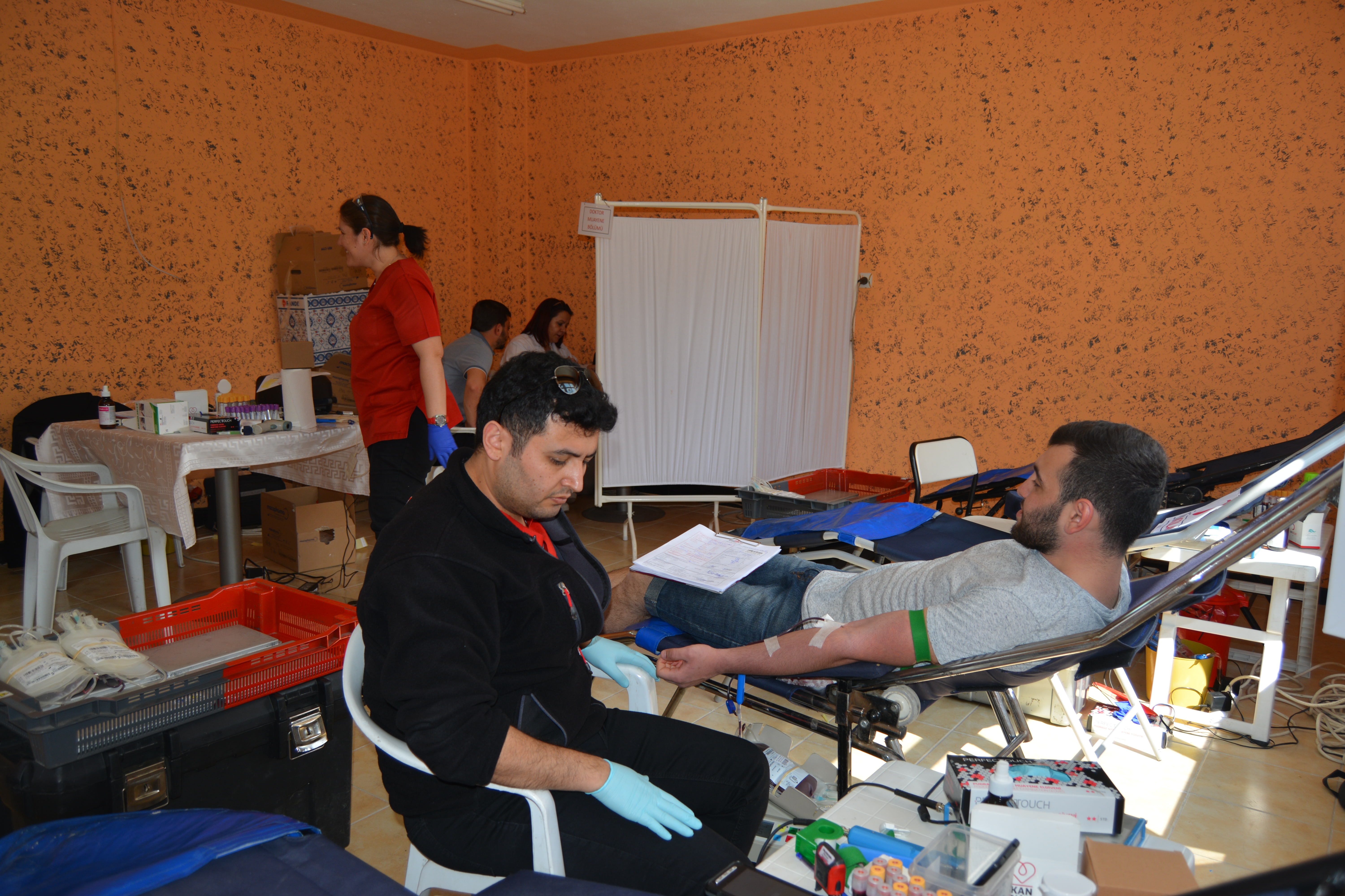  Meslek Yüksekokulumuz, öğrenciler ve personel ile birlikte Kızılay'a kan bağışı yapmıştır. 
