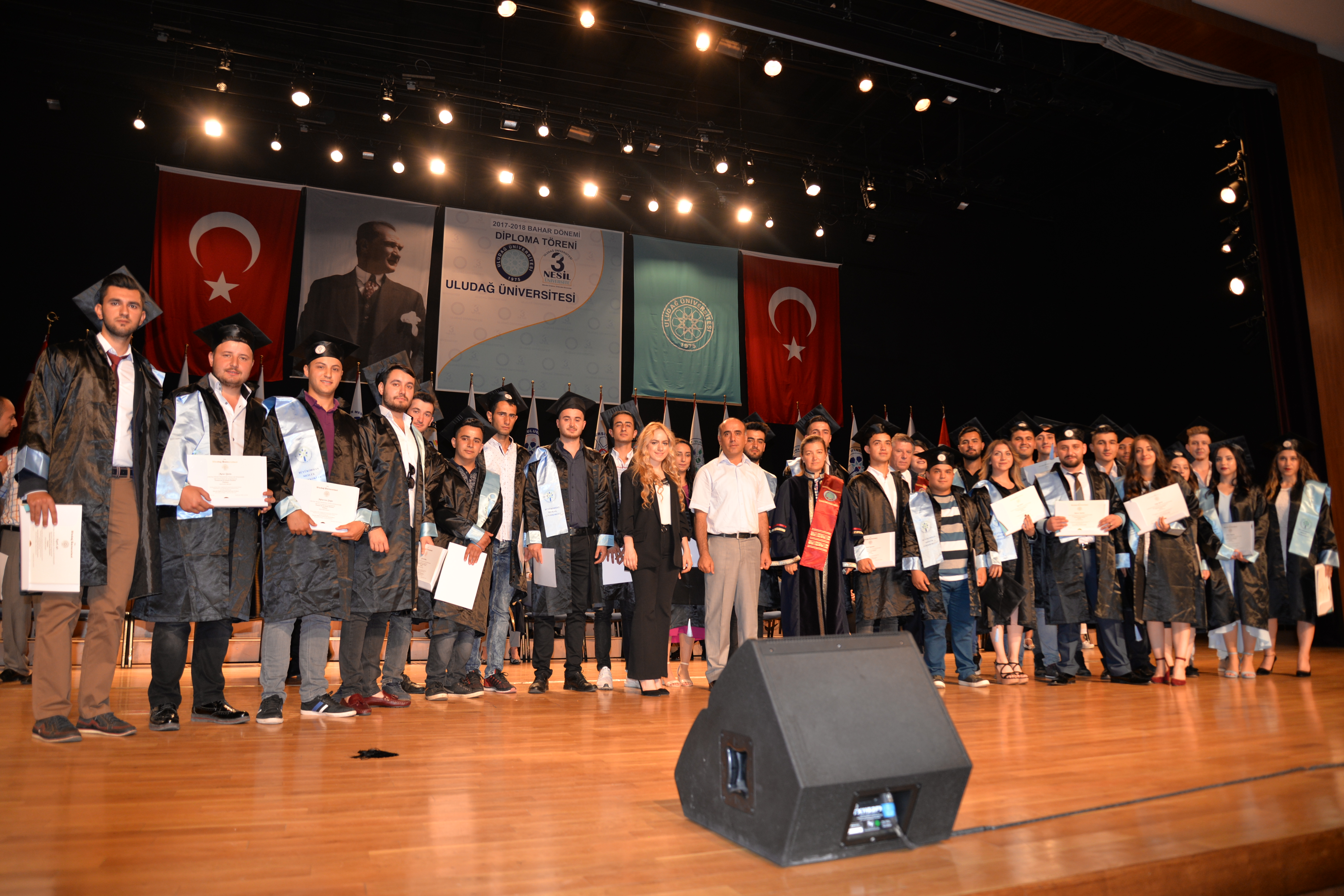  Uludağ Üniversitesi Büyükorhan Meslek yüksekokulu'nda diploma törenleri coşkusu 