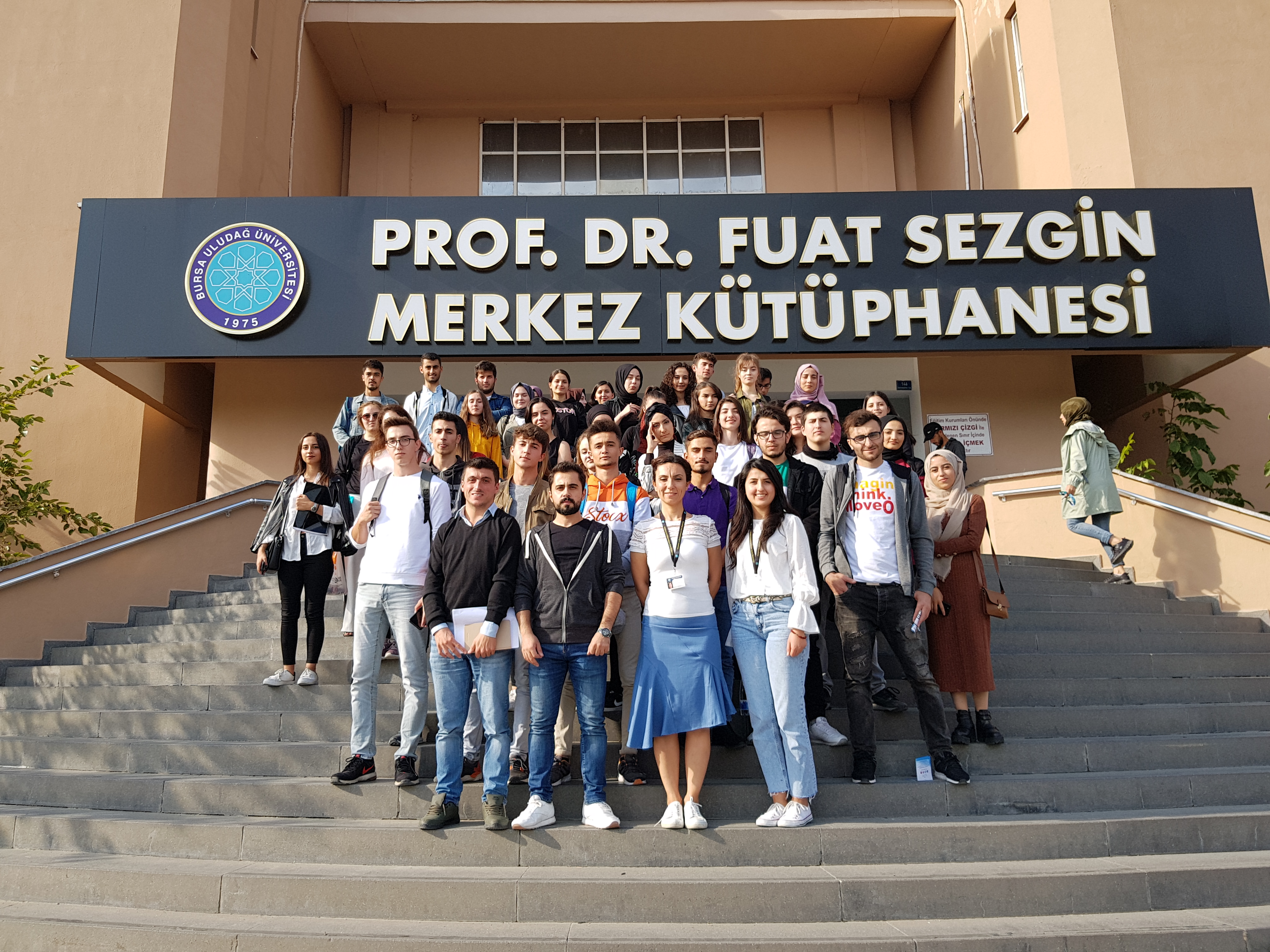  Coğrafya Bölümü 1. Sınıf Öğrencileri Bursa Uludağ Üniversitesi Prof. Dr. Fuat SEZGİN Merkez Kütüphanesinde    