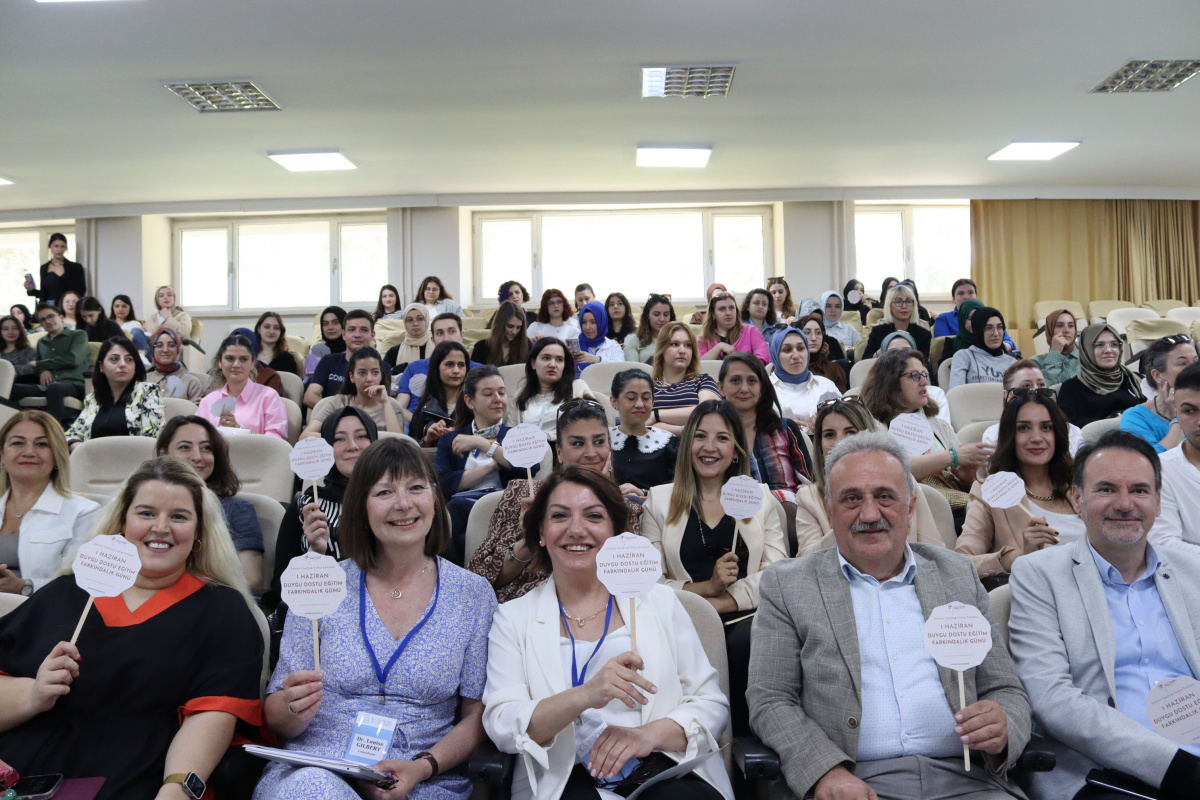 Bursa Uludağ Üniversitesi (BUÜ) Eğitim Fakültesi Öğretim Üyesi Doç. Dr. Nalan Kuru’nun öncülüğünde Duygu Dostu Eğitim Farkındalık Konferansı gerçekleştirildi