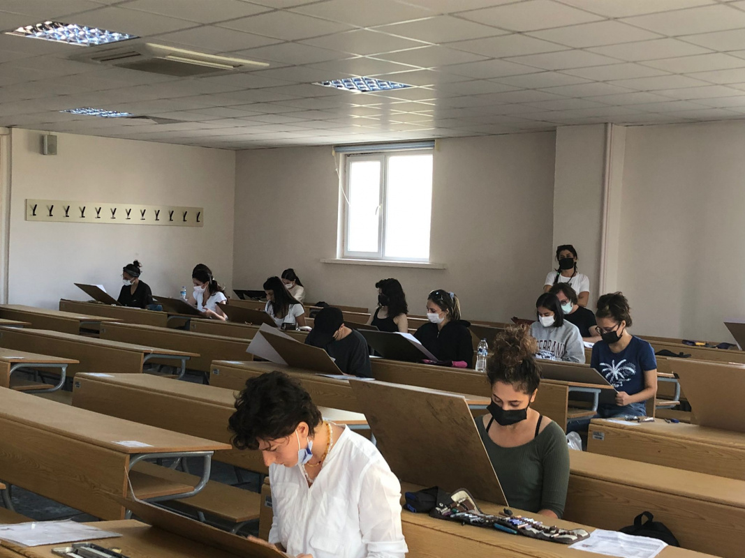  Bursa Uludağ Üniversitesi Güzel Sanatlar Fakültesi 2021-2022 Eğitim-Öğretim Dönemi Özel Yetenek Sınavları Başarı ile Gerçekleşti 