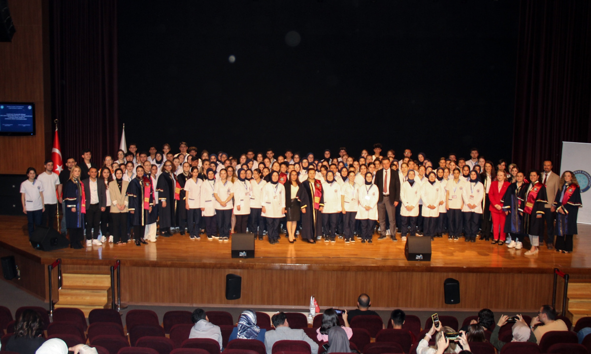  Nursing Department Students Wear Uniforms 