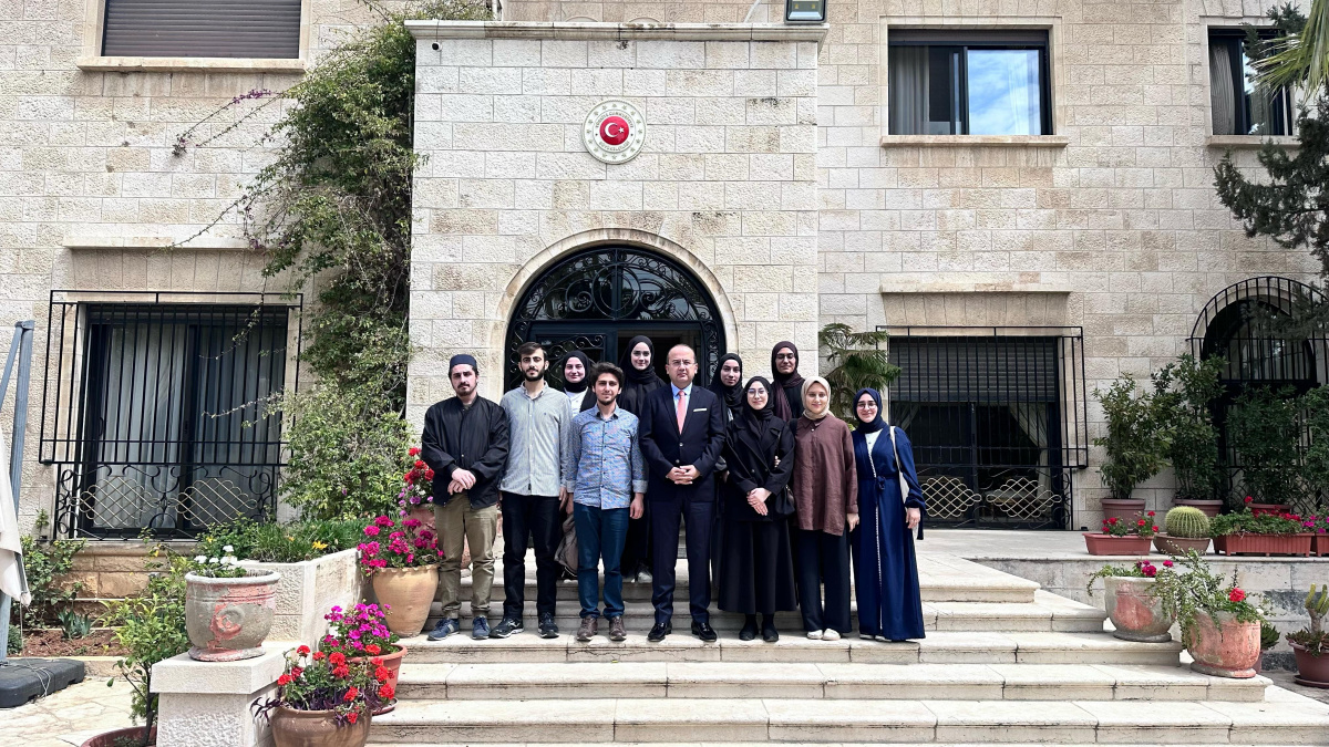 Ürdün'de Eğitim Gören Öğrencilerimizden Ürdün Büyükelçiliği'ne Ziyaret