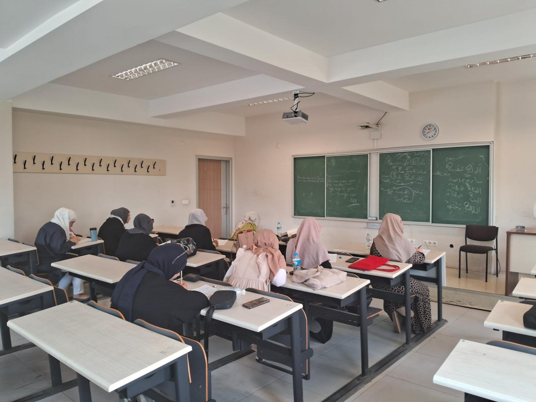  Öğrencilerimiz Halk Eğitim Merkezi ile Ortaklaşa Yürütülen Arapça Kursunu Başarıyla Tamamladılar 
