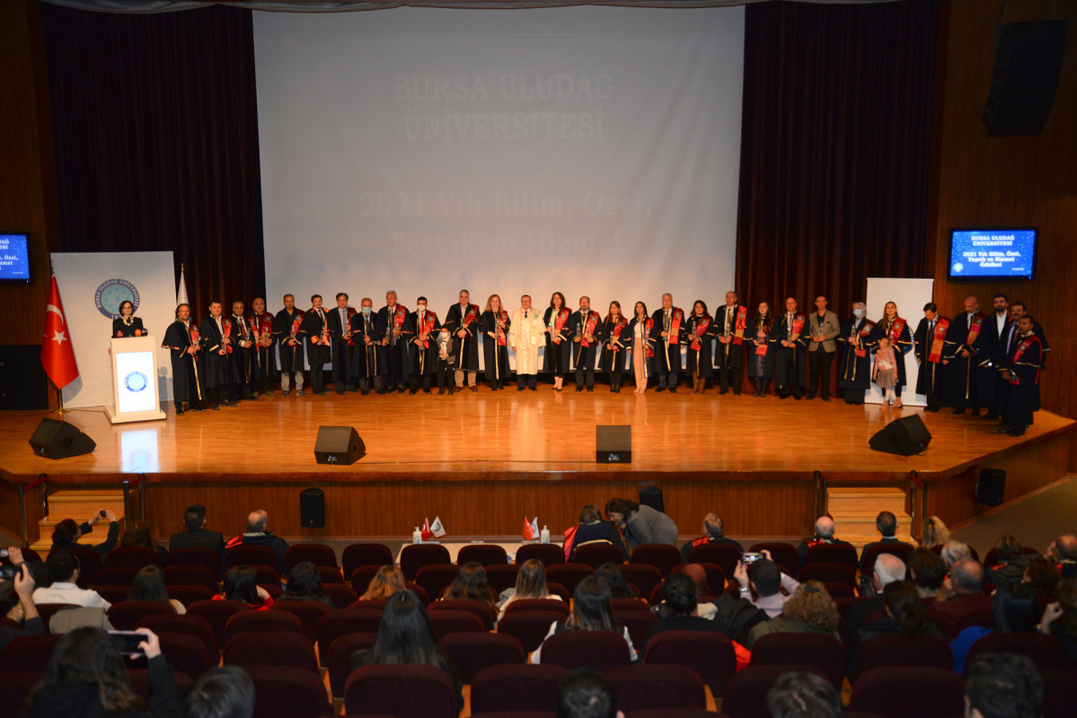  BUÜ’de 2021’in “En”leri ödüllendirildi 