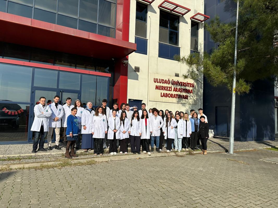 Gıda Teknolojisi Programı 1.sınıf öğrencilerine Laboratuvar Tekniği I dersi kapsamında Bursa Uludağ Üniversitesi Bilim ve Teknoloji Uygulama ve Araştırma Merkezi’ne teknik gezisi düzenlenmiştir.