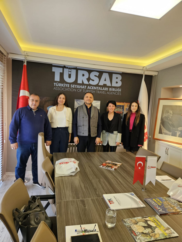  Turist Rehberliği programında görev yapan öğretim elemanları TURSAB Güney Marmara BTK Başkanı Murat SARAÇOĞLU'nu ziyaret etti.