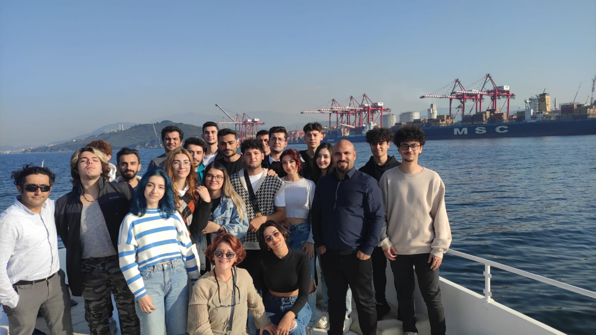  Gemlik A.K.MYO Deniz ve Liman İşletmeciliği Programı öğrencileri Tekne ve Limanlar Gezisi Yaptılar 