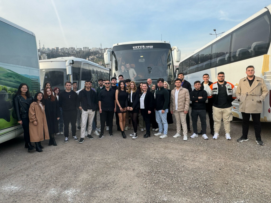    Gemlik Asım Kocabıyık MYO öğrencileri ve Gemlik Denizcilik Topluluğu üyeleri Kocaeli Üniversitesi ev sahipliğinde Marmara Kariyer Fuarına Katıldı 