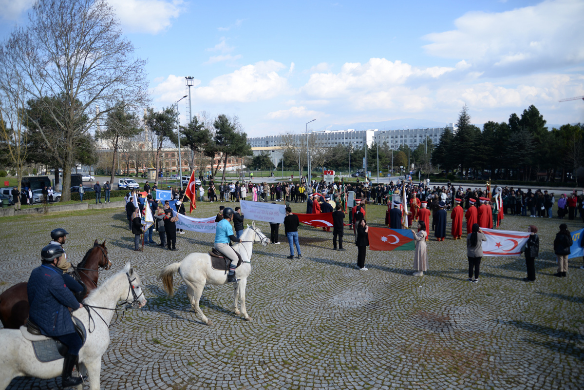  Mennan Pasinli Atçılık MYO'nun atlı kortejinden Nevruz Kutlamasına Destek 