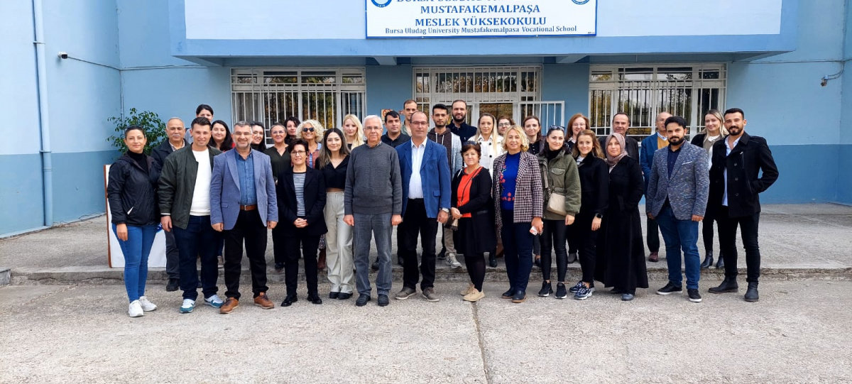 Mustafakemalpaşa MYO’da Mezunlar ve Öğrenciler Geçmişten Bugüne Etkinliğinde Buluştu