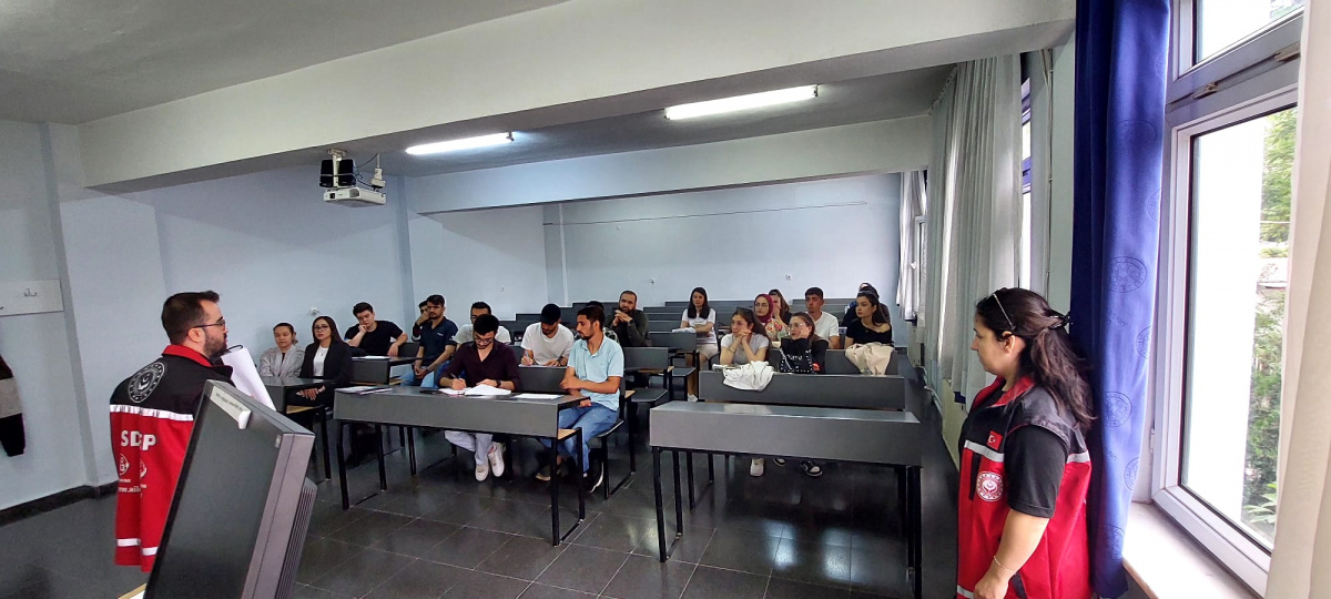  Mustafakemalpaşa Meslek Yüksekokulu'nda, Mustafakemalpaşa Sosyal Hizmet Merkezi Müdürlüğü tarafından organize edilen 