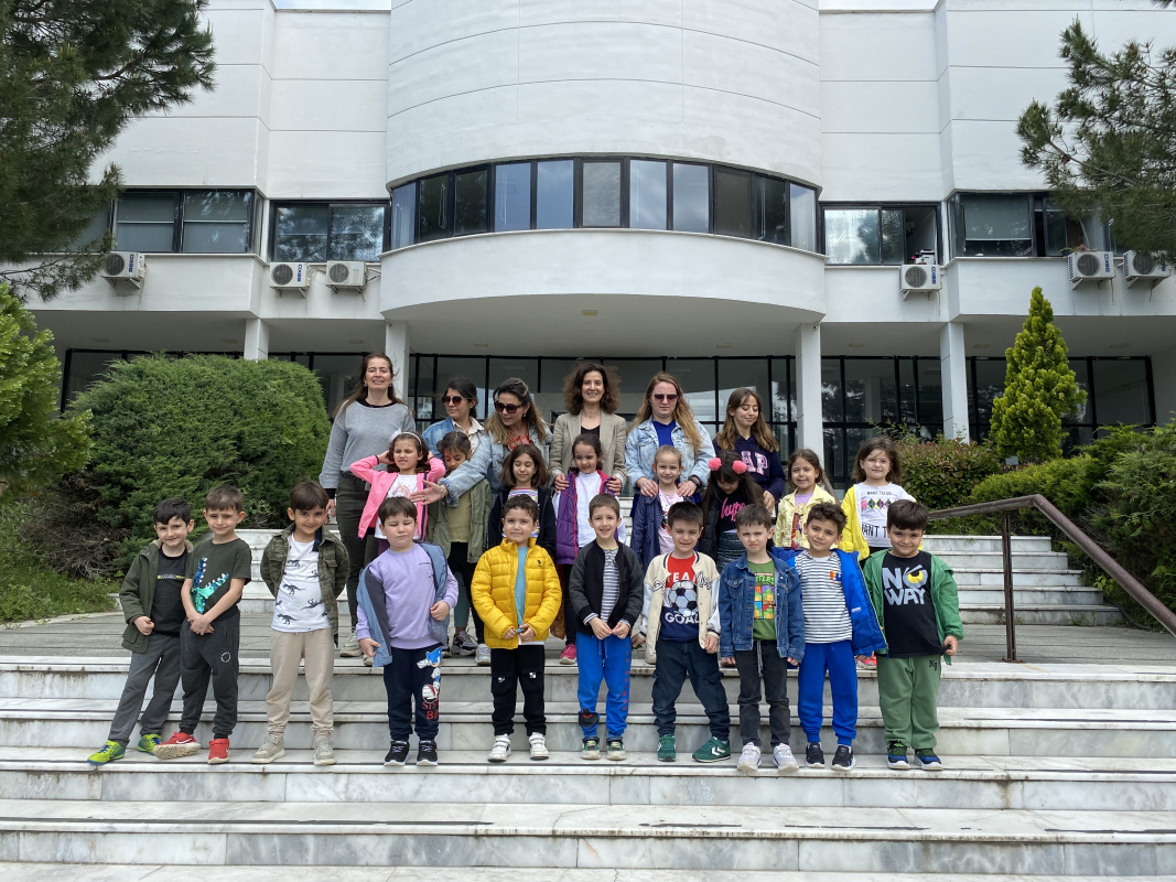 Anaokulu Bahçelerinde Çocukların Katılımıyla Doğal ve Yaratıcı Oyun Alanı Tasarımı (DOĞA) Bilimsel Araştırma Projesi: Bursa Uludağ Üniversitesi Anaokulu Örneği