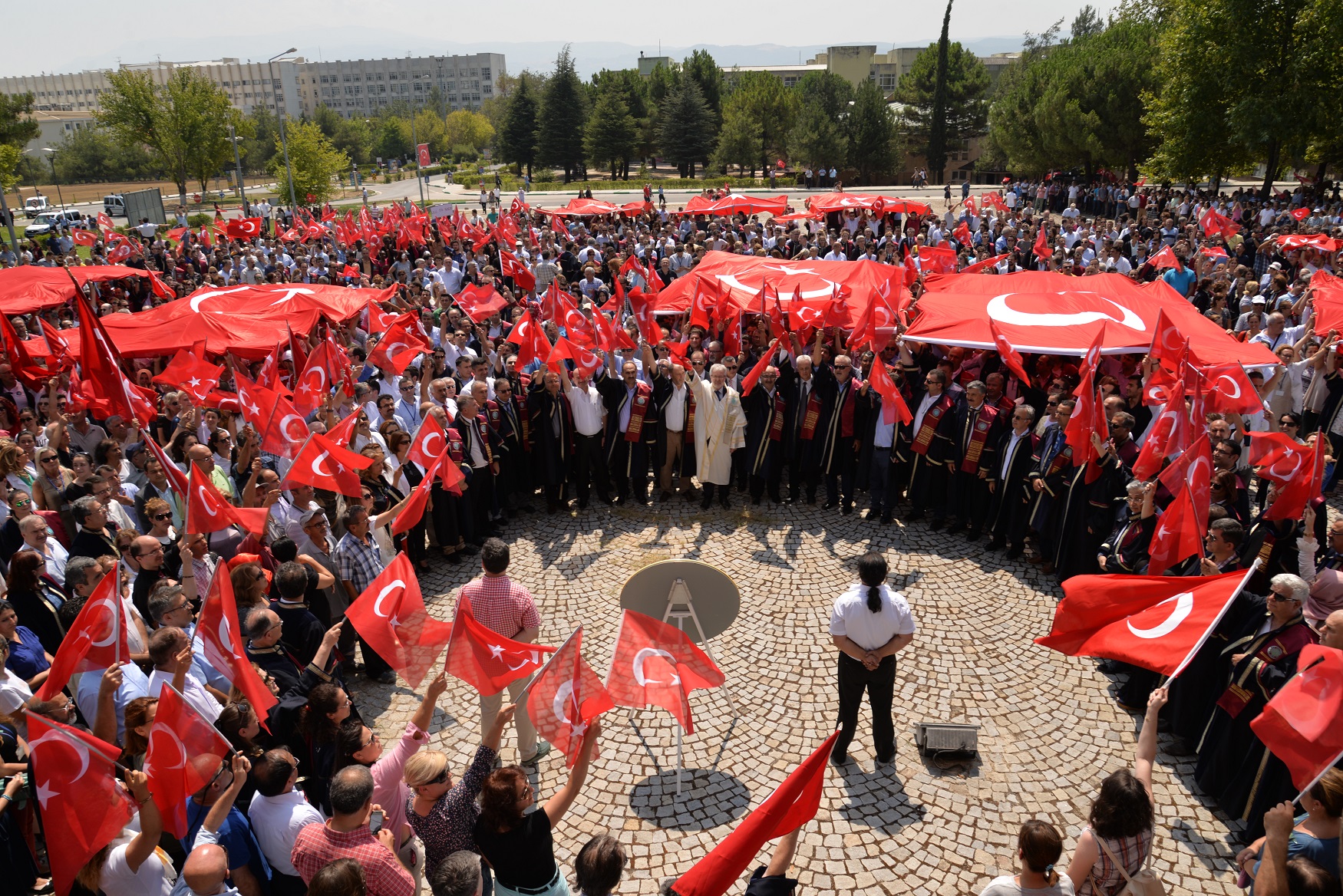  Uludağ Üniversitesi’nden FETÖ/PDY terörünü lanetleme yürüyüşü 