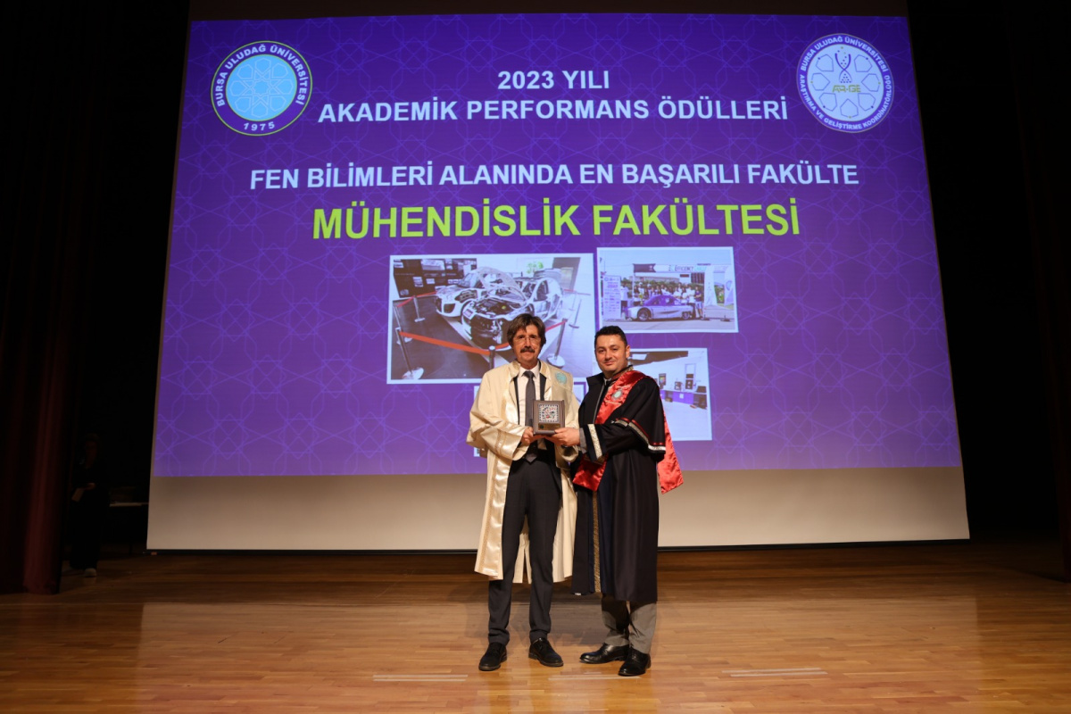 AKADEMİK PERFORMANS ÖDÜL TÖRENİNE MÜHENDİSLİK FAKÜLTESİ DAMGA VURDU…