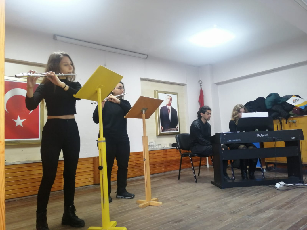 Doç. Dr. Ajda Şenol Sakin'in oda müziği sınıfı köy okullarında konser gerçekleştirdi