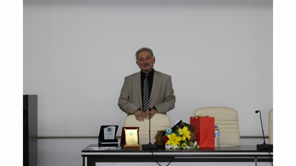  Bursa Uludağ Üniversitesinde 40 yılı aşkın süredir başarılı hizmetlerinden dolayı Prof.Dr. Ali SÜRMEN Hocamıza teşekkür eder, emeklilik yaşamında sağlık, mutluluk ve başarılar dileriz. 