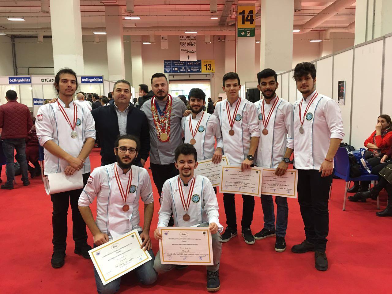  Üniversiteli aşçılar Altın Kepçe Topluluğu  “Mutfak Günleri”nden madalyalarla döndü 