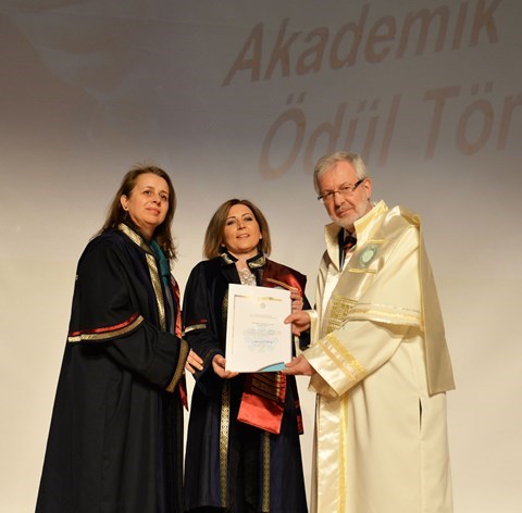  Uludağ Üniversitesi, 2016 yılı bilimsel çalışmalarına göre en başarılı akademisyenlerini ödüllendirdi.  
