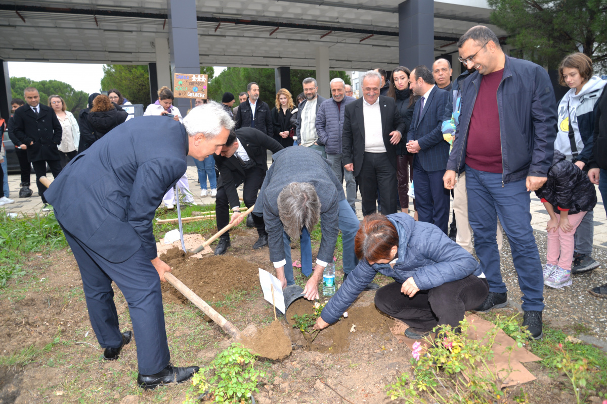 Üniversitemizin 50. yılına özel 50 fidan dikim etkinliği