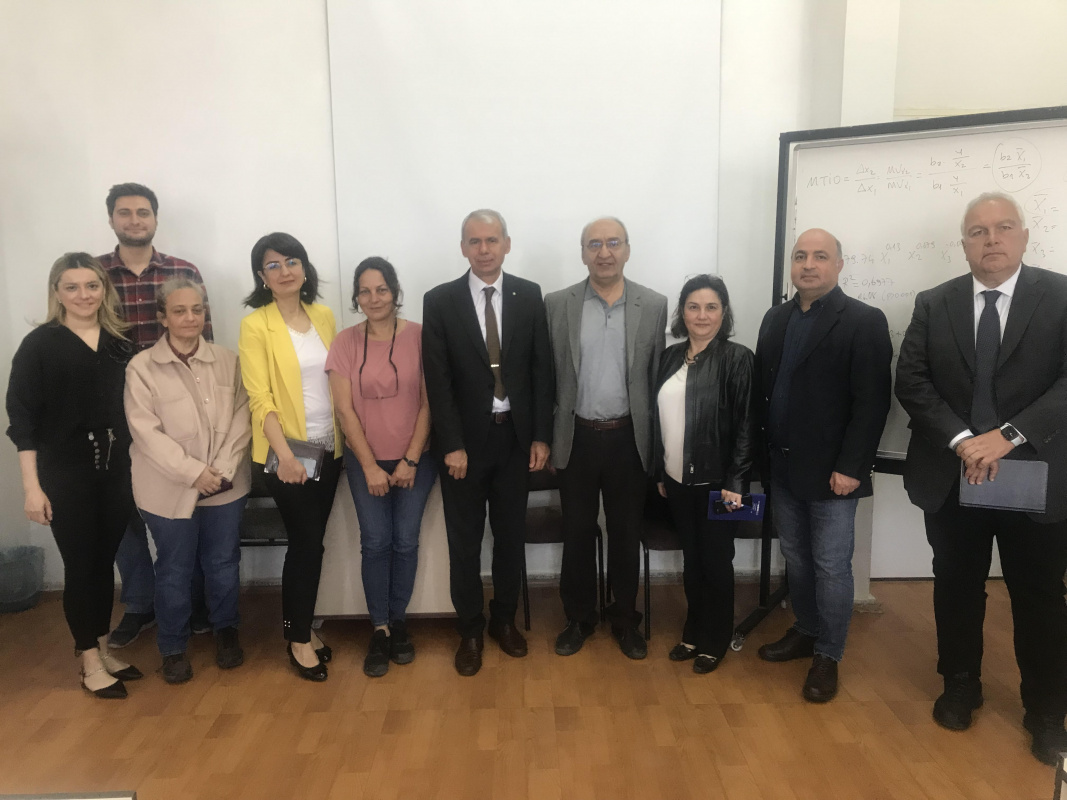 Fakülte Dekanımız Prof. Dr. İlhan Turgut ve Dekan Yardımcımız Doç. Dr. Esra Çifçi'nin katılımlarıyla 21 Mayıs 2024 tarihinde Bölüm Akademik Kurul Toplantımız gerçekleştirilmiştir.