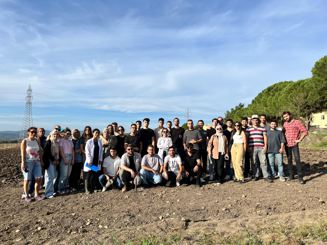 GREENHOUSE PLANTATIONS AND PARCELIZATIONS WERE MADE WITH STUDENTS AS PART OF THE DESIGN IN ENGINEERING COURSE