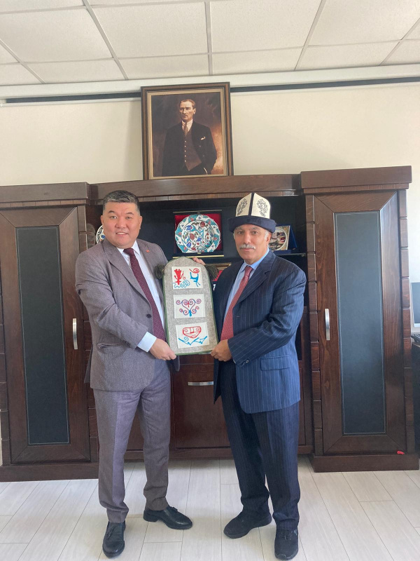 Kırgızistan Uluslararası Üniversitesi Rektör yardımcısı Prof.Dr. Baatyrbek AKYLBEKOV kurumumuzu ziyaret etti