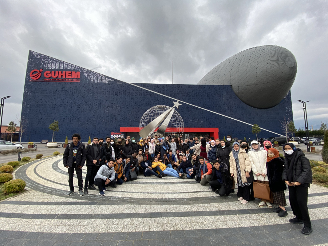  YTB Burslusu Öğrencilerimiz ile GUHEM/Gökmen Uzay ve Havacılık Eğitim Merkezi'ni Ziyaret Ettik 