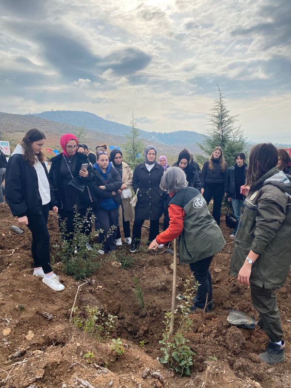 11 Kasım Milli Ağaçlandırma Günü kapsamında Bursa Uludağ Üniversitesi Yenişehir İbrahim Orhan MYO personeli ve öğrencileri ile birlikte  GELECEĞE NEFES OL etkinliğine katıldı.