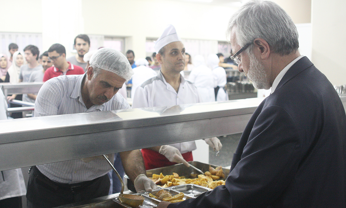 Rektör Prof. Dr. Ulcay öğrencilerle birlikte iftar yaptı